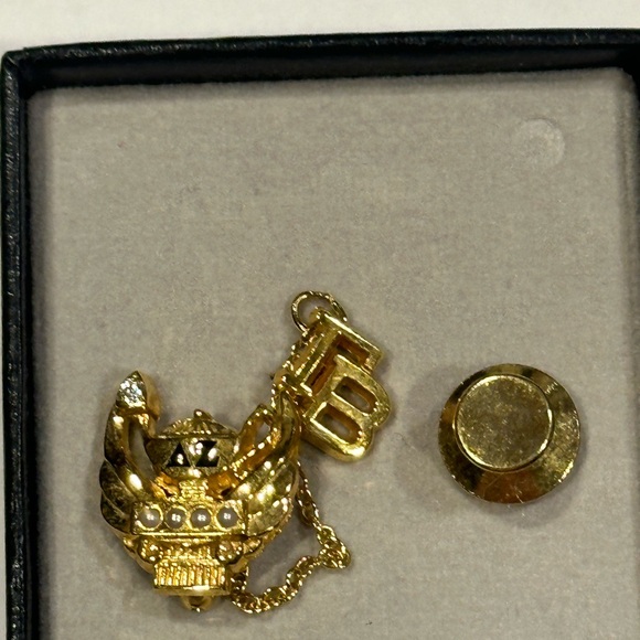 Delta Zeta Badge with Tiffany Diamond, 10K - Picture 3 of 4